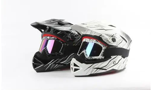 三線立式加工中心850plus機(jī)加工“頭盔模具”成新網(wǎng)紅，即