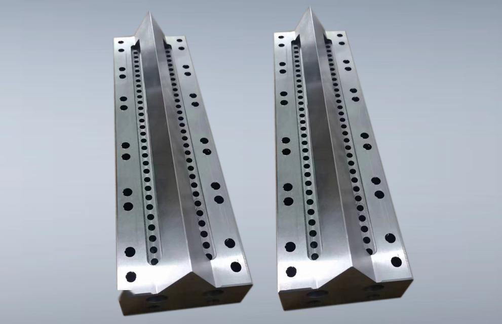 揭秘“熔噴模頭”、“口罩熔接齒模”，到底是個(gè)啥？(圖1)