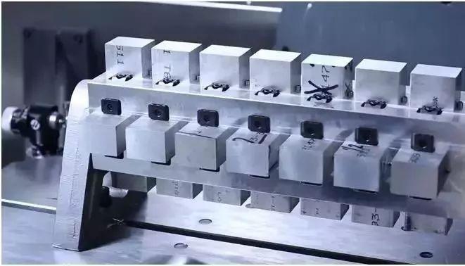 【新手必看】3軸、3+2軸、5軸加工的區(qū)別是什么？(圖11)