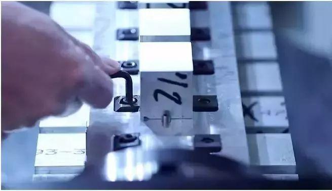 【新手必看】3軸、3+2軸、5軸加工的區(qū)別是什么？(圖14)